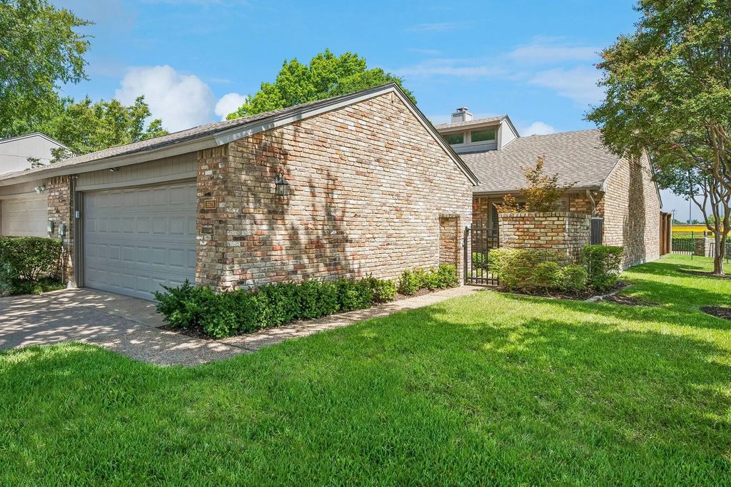 9629 Highland View Drive, Dallas