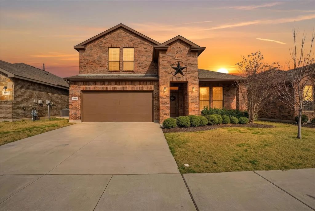 9032 Sycamore Leaf Drive, Fort Worth