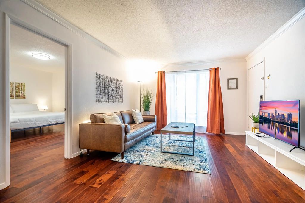 6018 E University Boulevard 101, Dallas