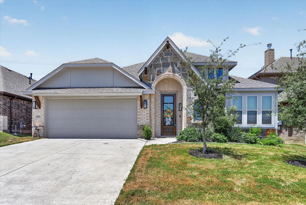 833 Godley Ranch, Godley