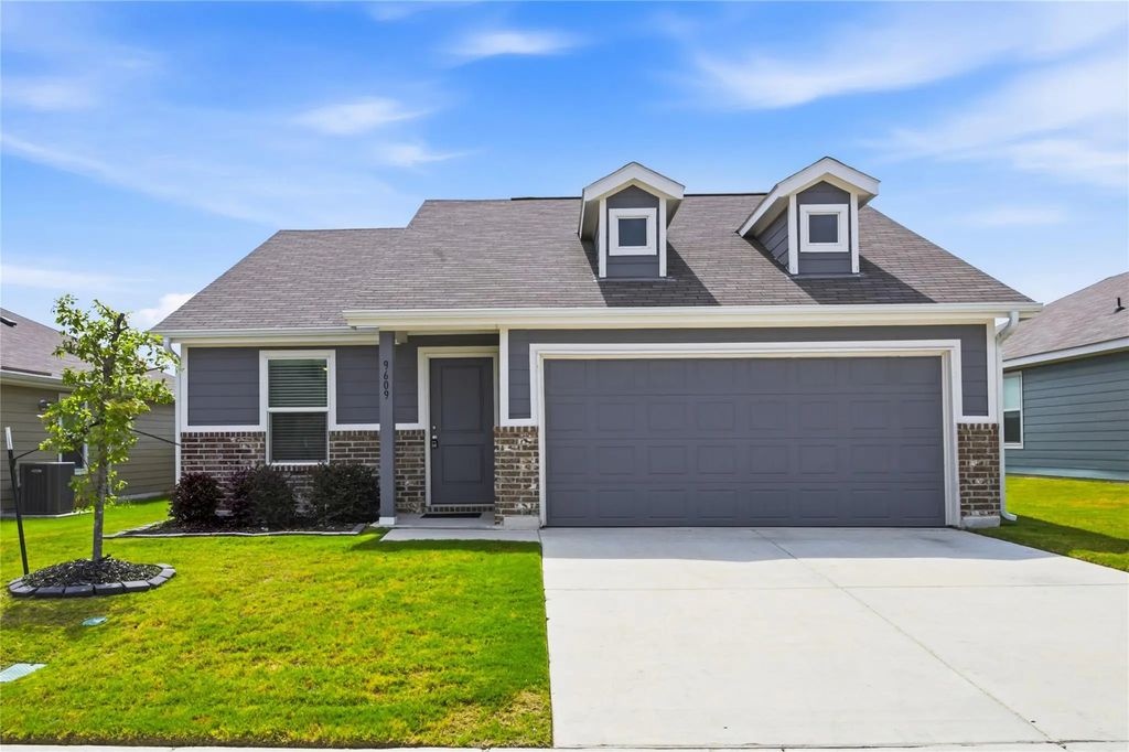 9609 Lightfoot Road, Fort Worth
