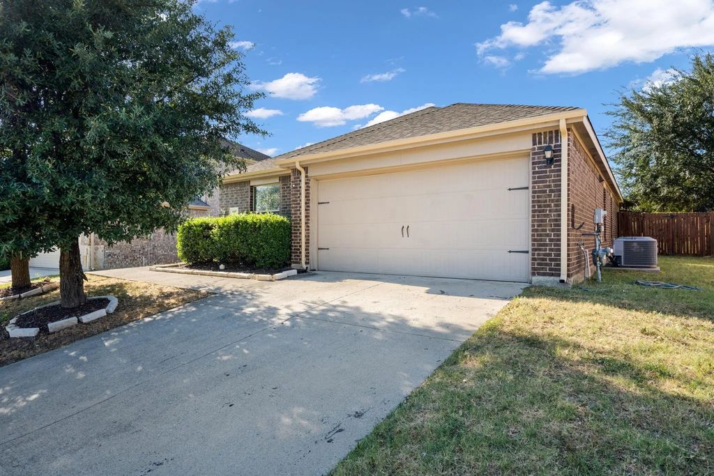 416 Andalusian Trail, Celina