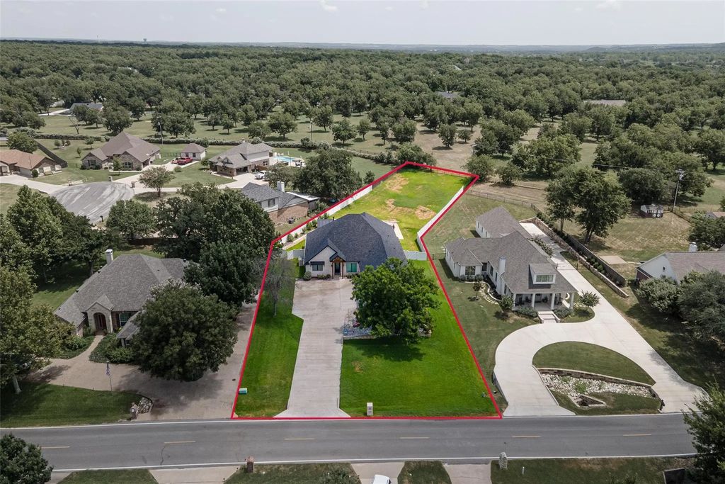 9303 Bellechase Road, Granbury