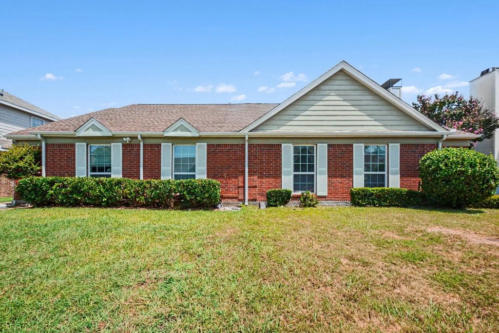 7611 Cousteau Drive, Rowlett