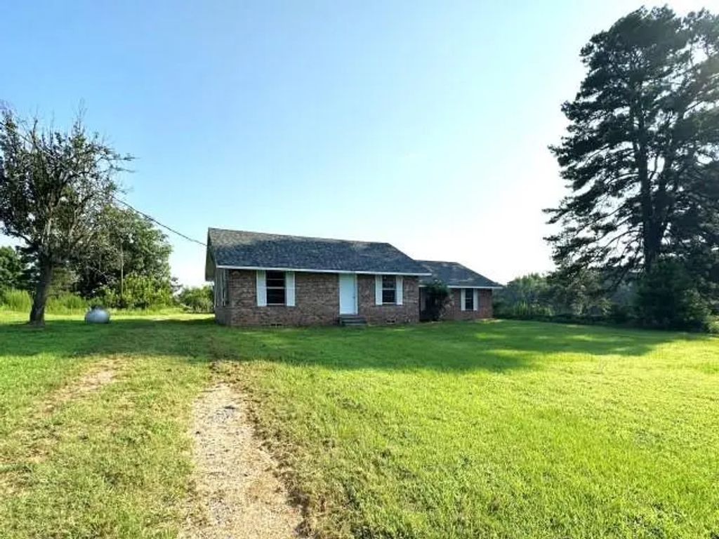 632 County Road 1243, Linden
