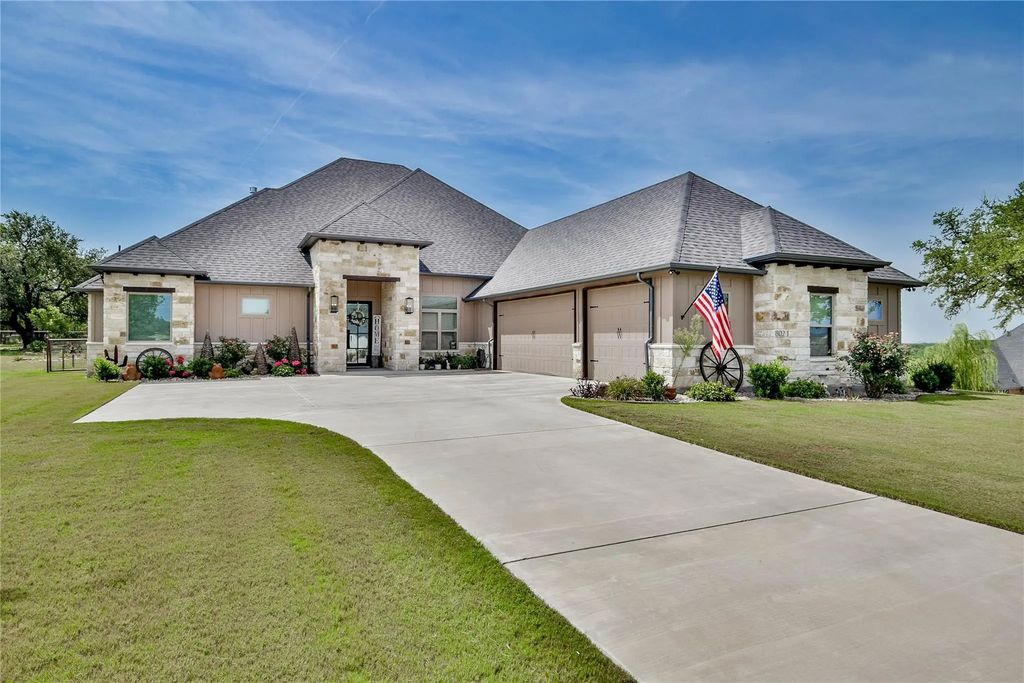 8021 White Drive, Granbury