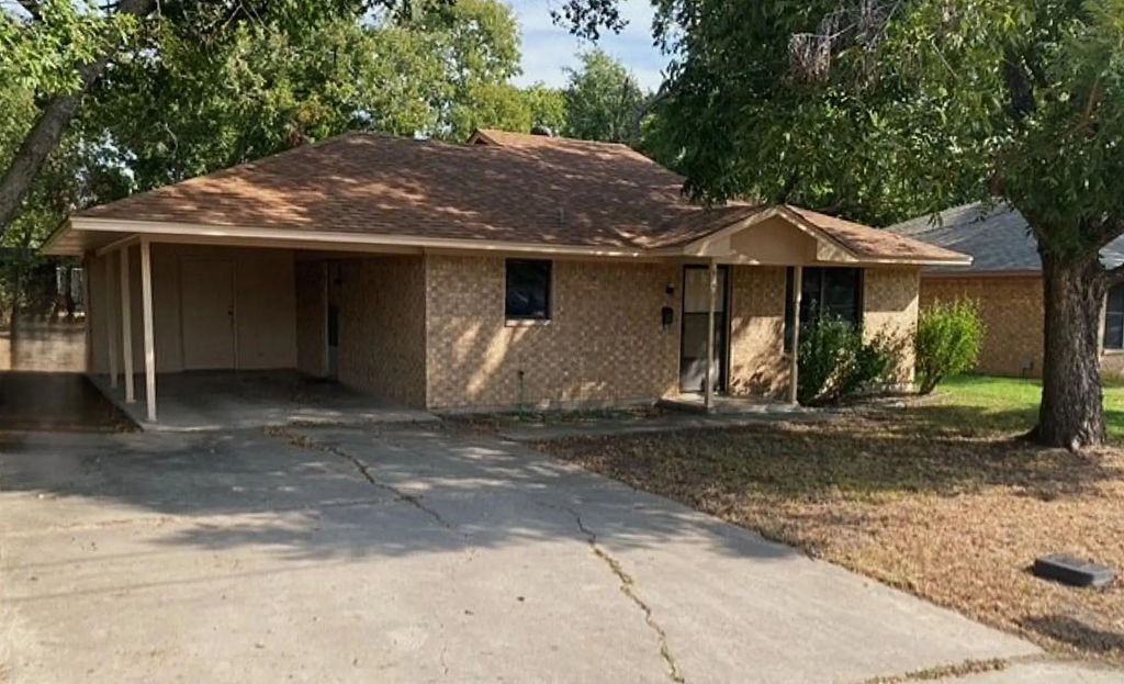 826 W 9th Street, Bonham