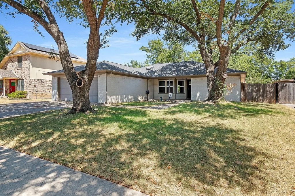 6804 Richfield Drive, North Richland Hills
