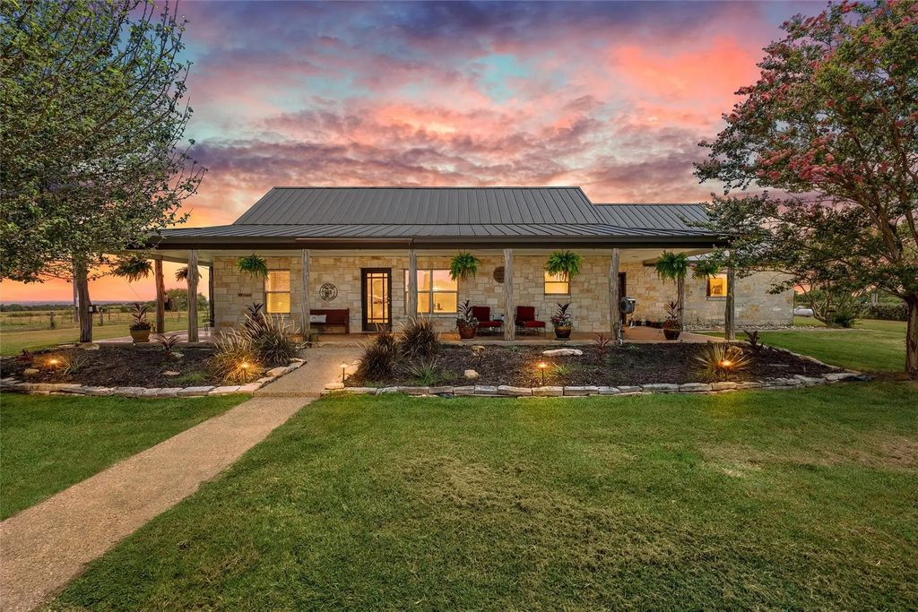 1910 County Road 341, Moody