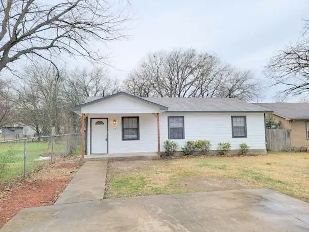 114 Opal Street, Waxahachie
