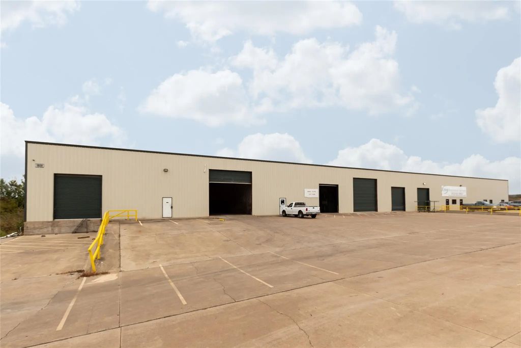 1808 N Main B, Cleburne