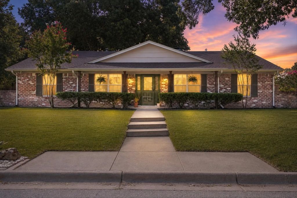 1112 Woodmount Court, Denton