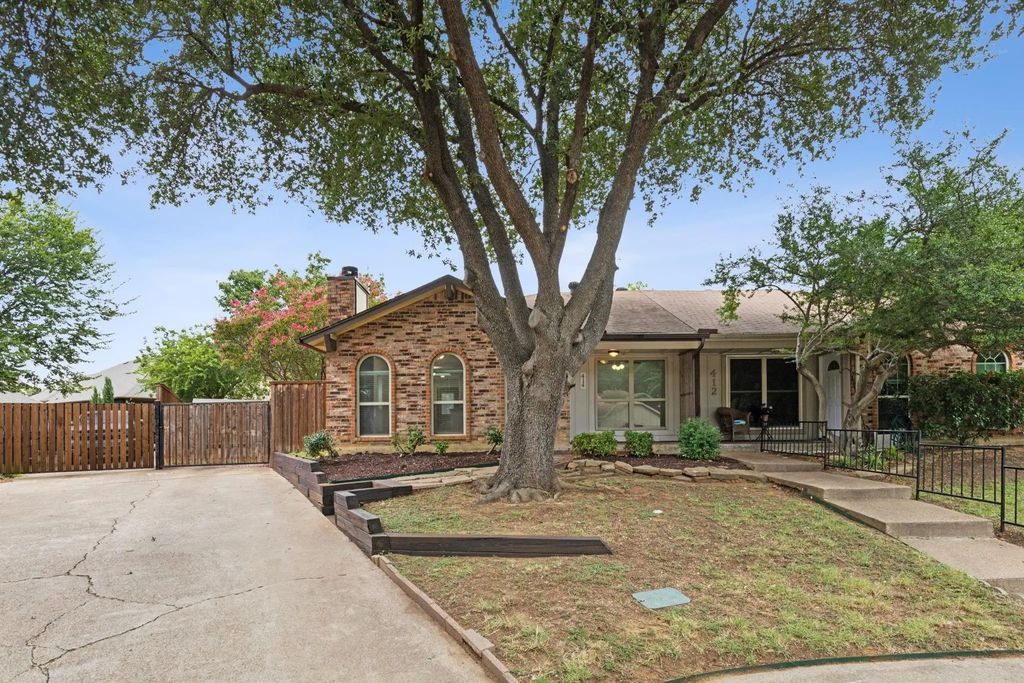 414 Bluegrass Lane, Euless
