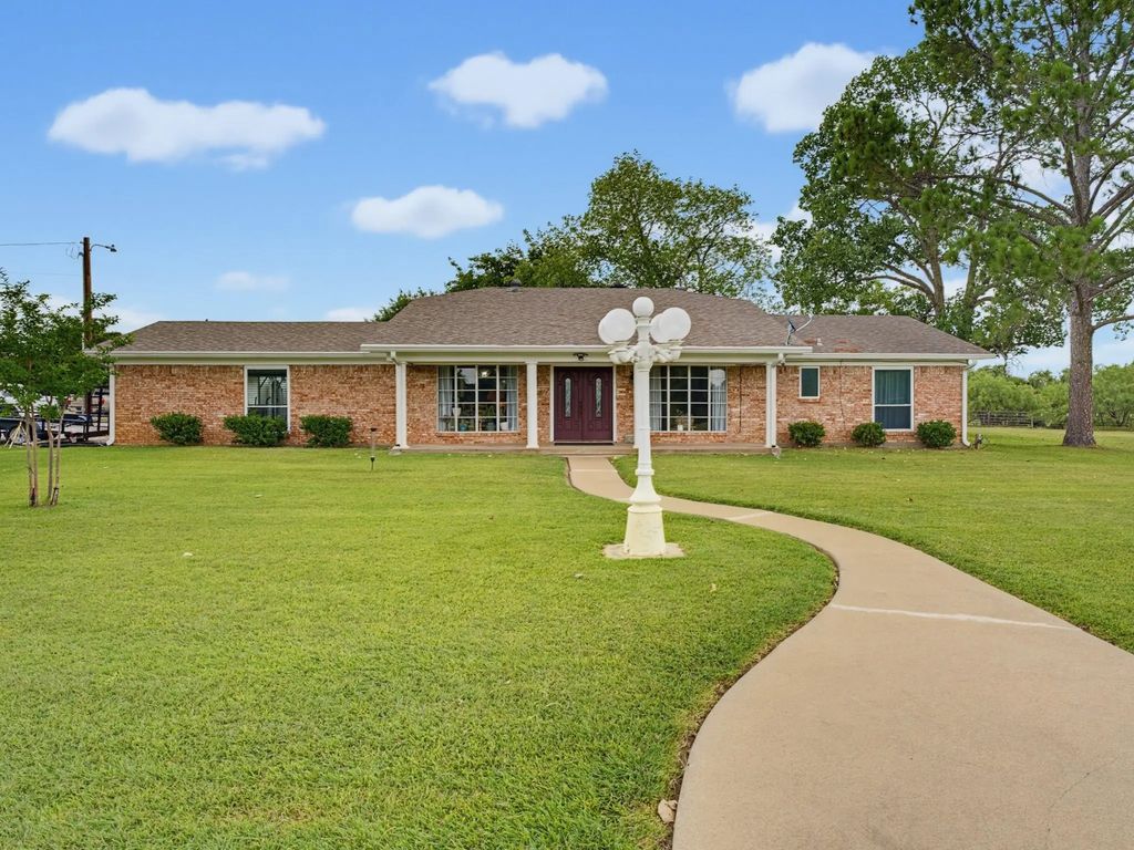 955 County Road 1304, Bridgeport