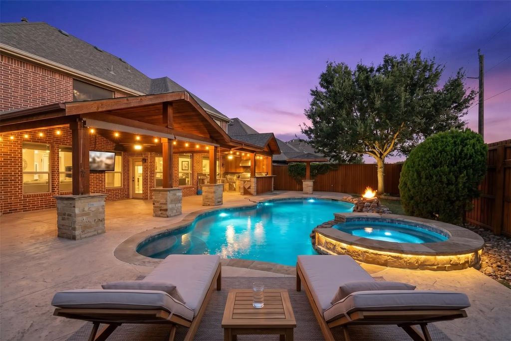 221 Chapel Hill Drive, Prosper