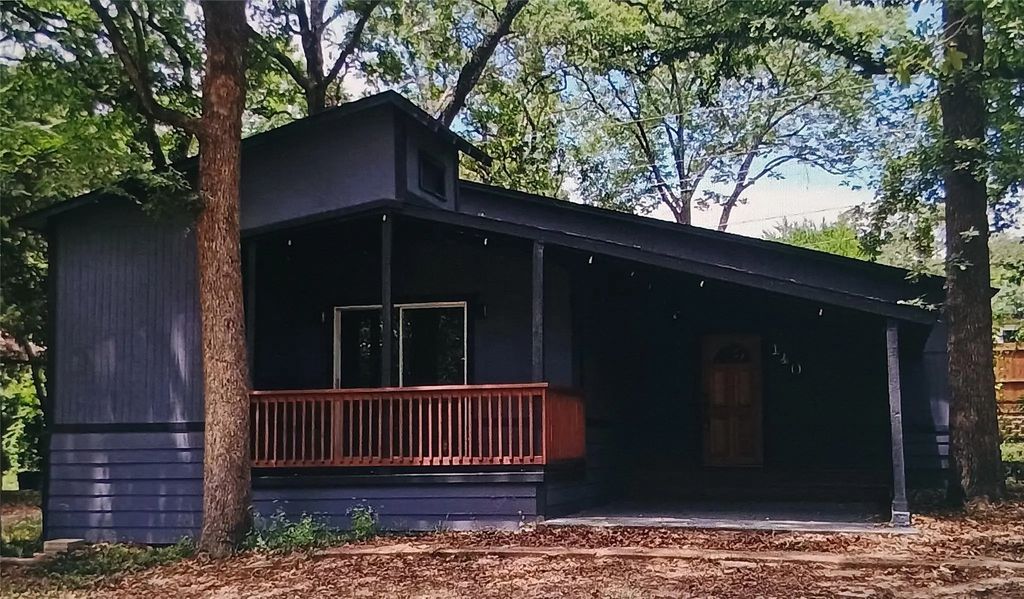 140 Doe Run Road, Gun Barrel City
