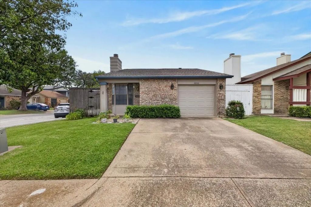 2802 Southern Cross Drive, Garland