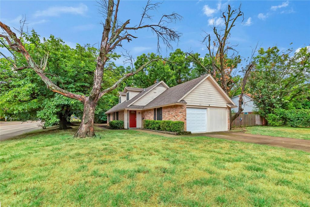 1700 Foster Drive, Arlington