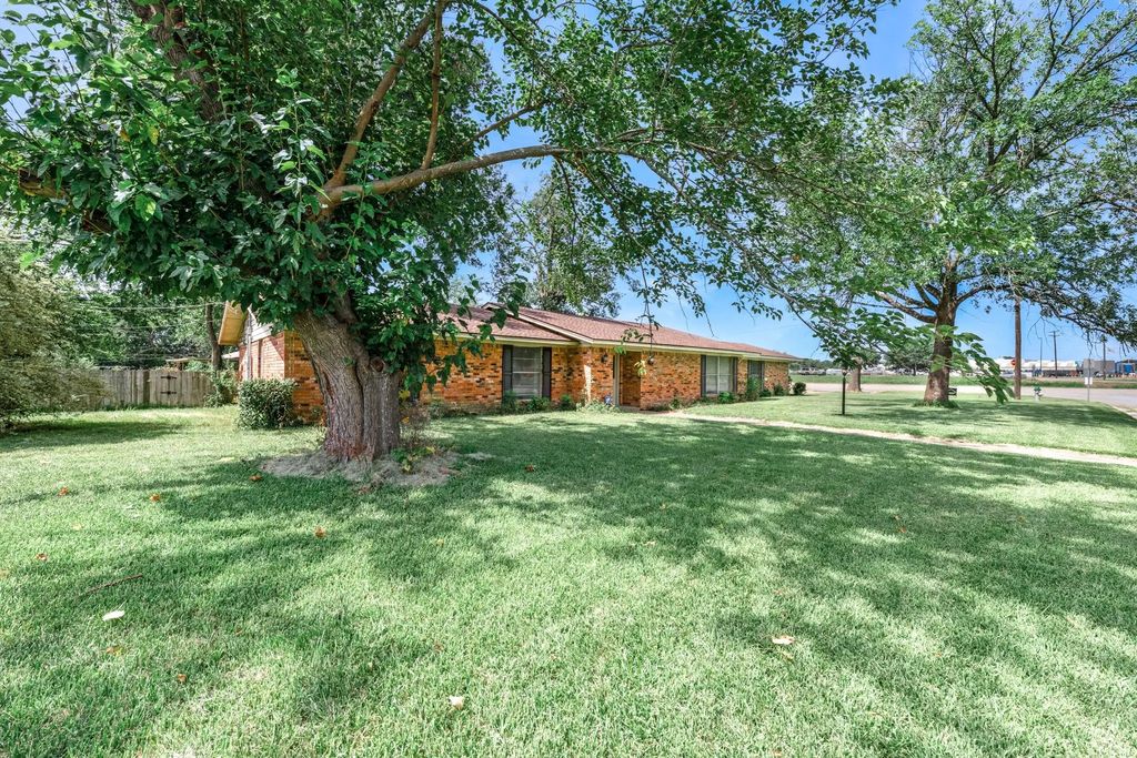 300 Merrell Drive, Sulphur Springs