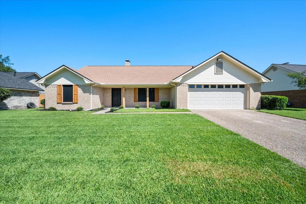 504 Lexington Drive, Corsicana
