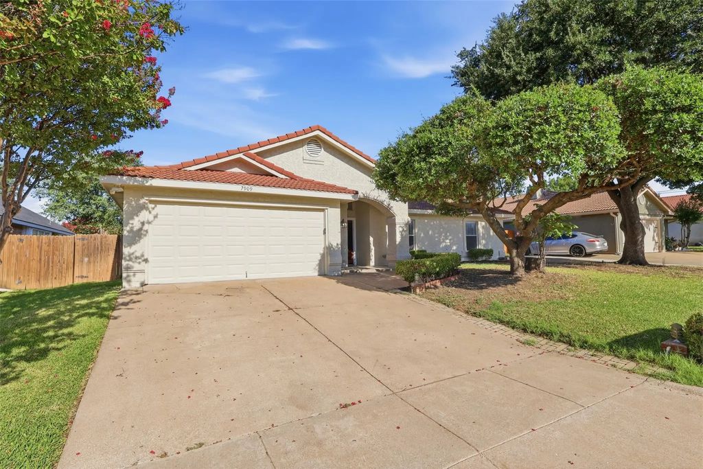 7909 Hayfield Court, Fort Worth