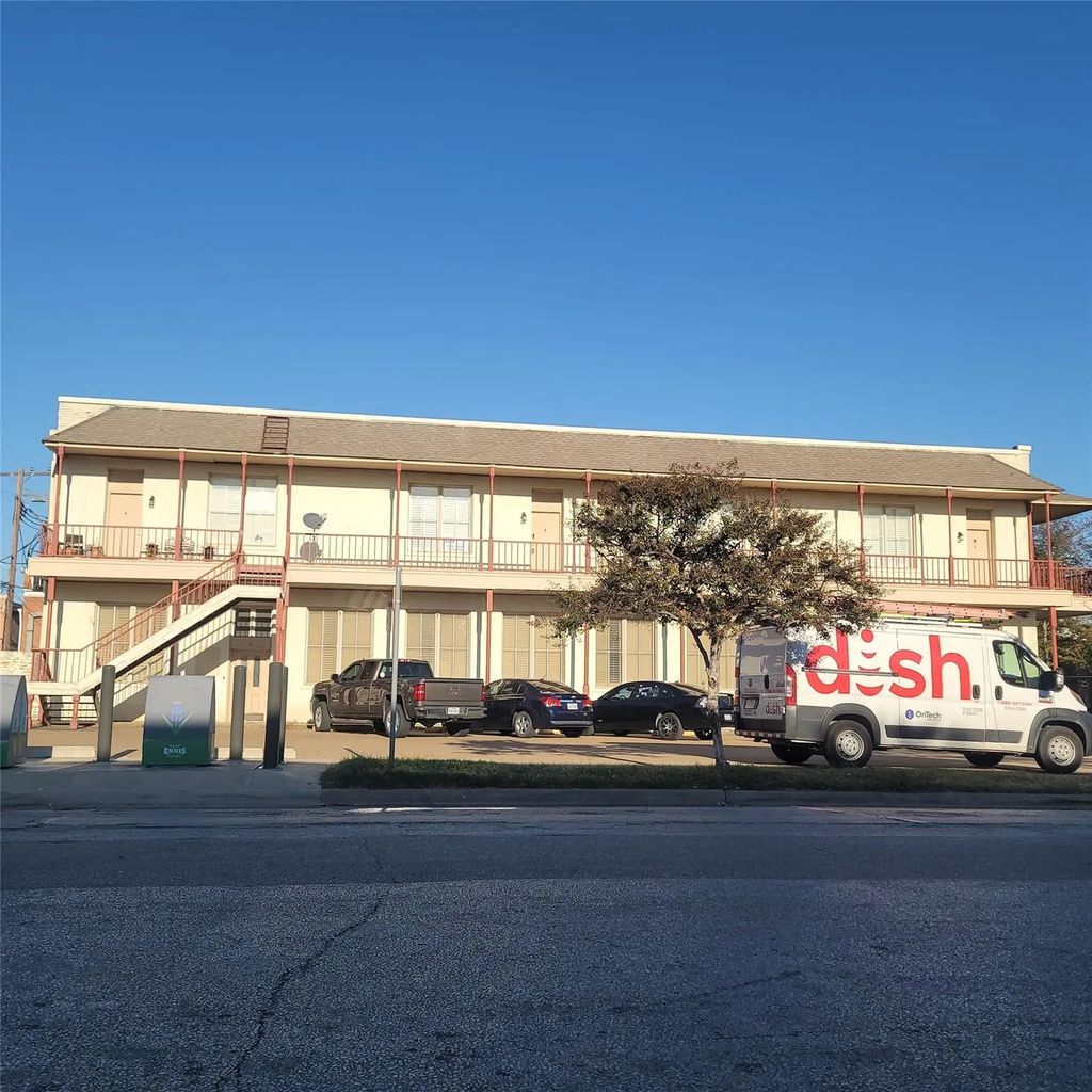 212 W Knox Street 2, Ennis