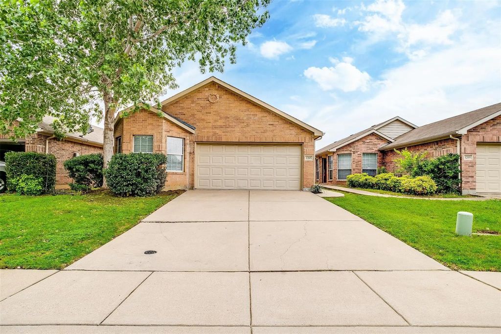 1205 Kielder Circle, Fort Worth