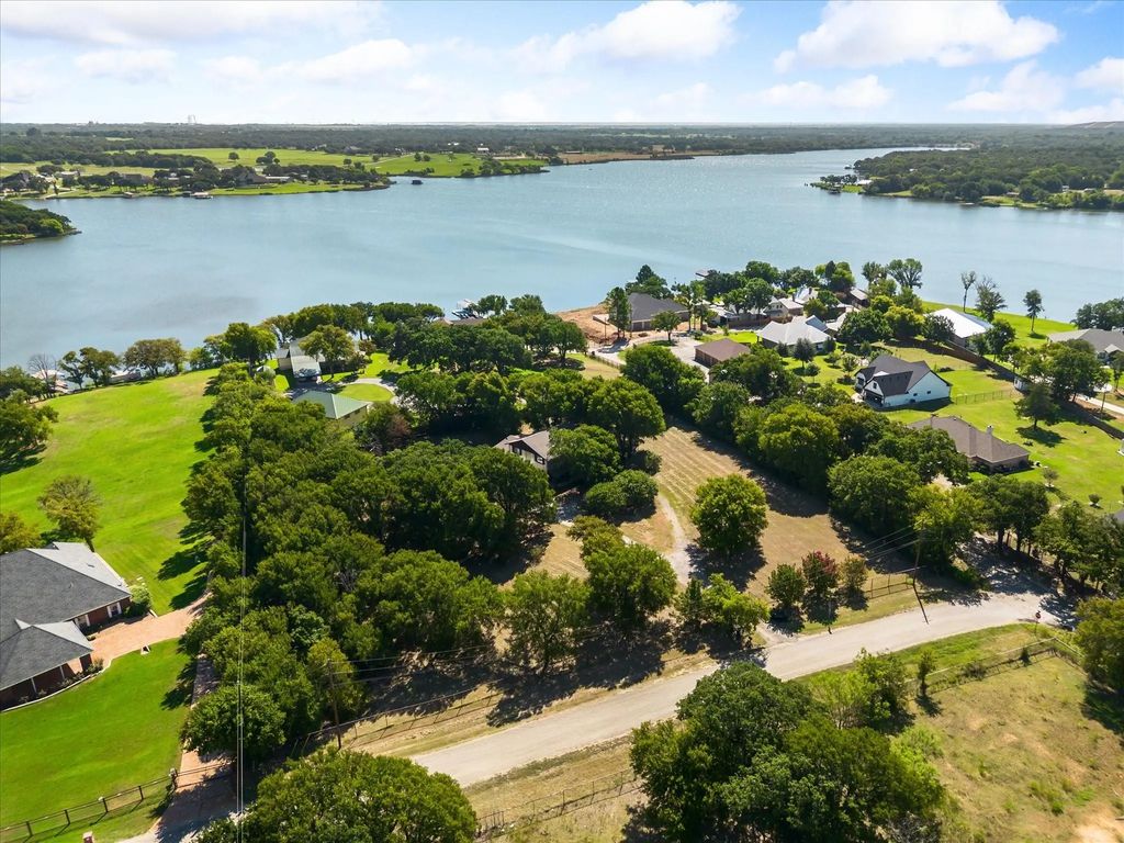 1829 W Lake Shore Drive, Alvarado