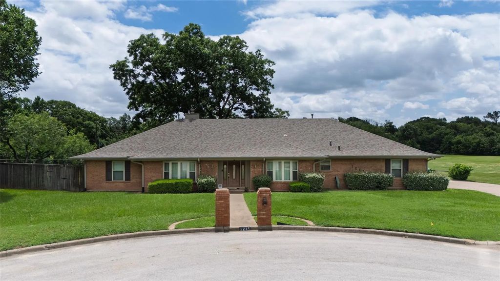 1215 Oakwood Trail, Southlake