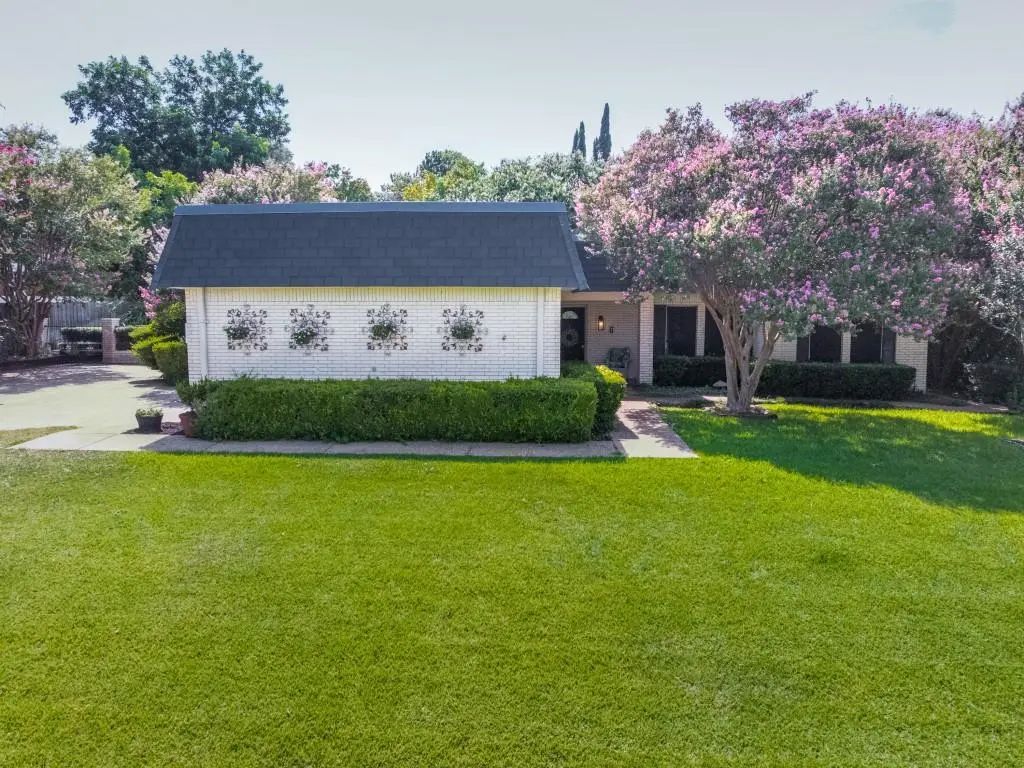 6 Crosslands Road, Benbrook