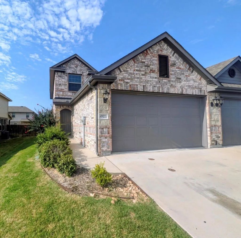 4925-4927 Sanger Circle Drive, Sanger