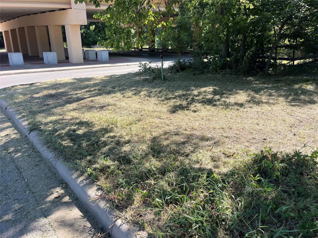 105 E Mill Street, Weatherford