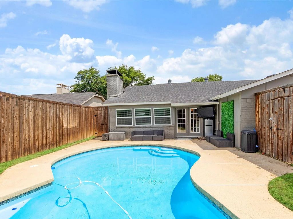 2922 Spring Brook Drive, Garland