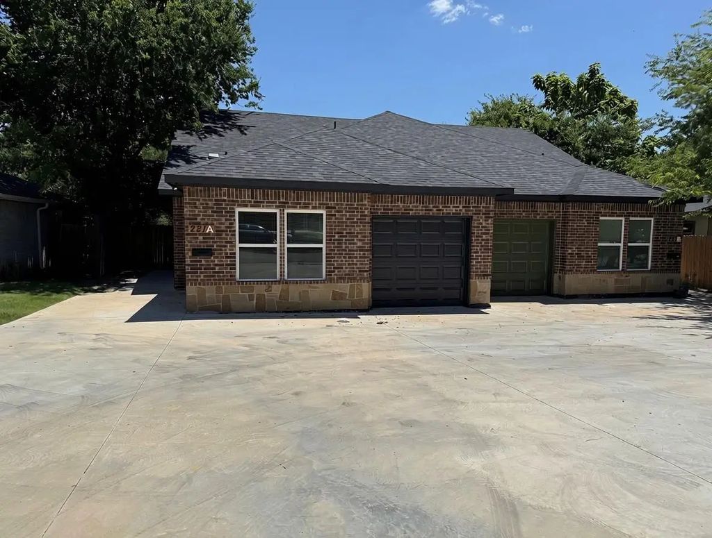 221 San Angelo Avenue, Benbrook