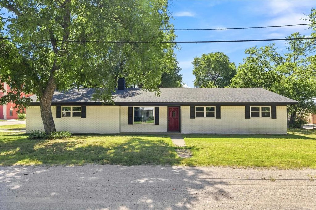 209 S Austin Street, De Leon