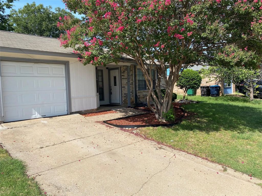 3824 Longmeadow Way, Fort Worth