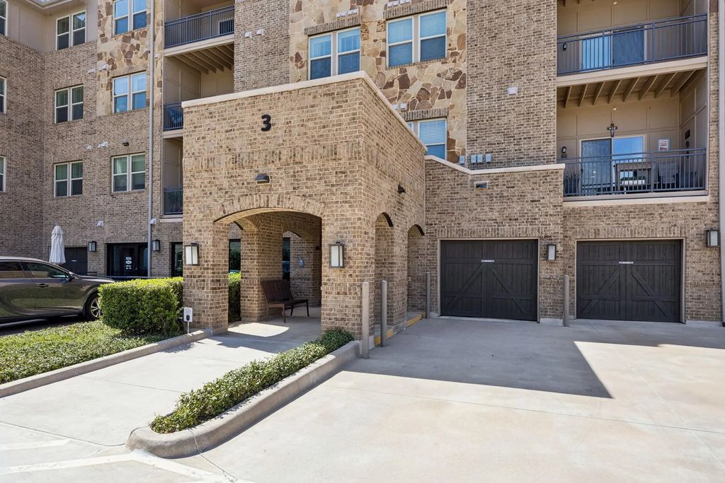 1735 Wittington Place 3207, Farmers Branch
