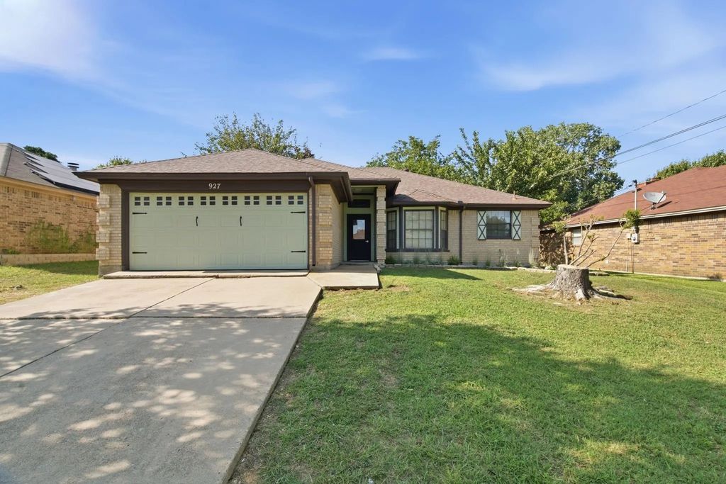 927 Freestone Drive, Arlington