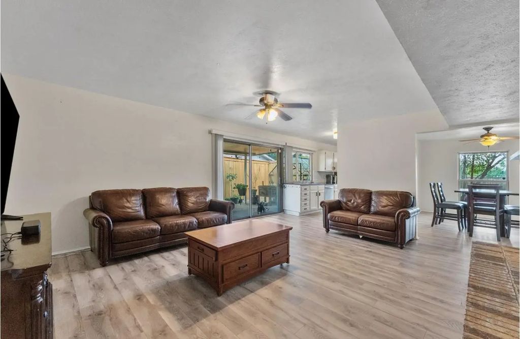 3321 Edgecliff Drive, Garland