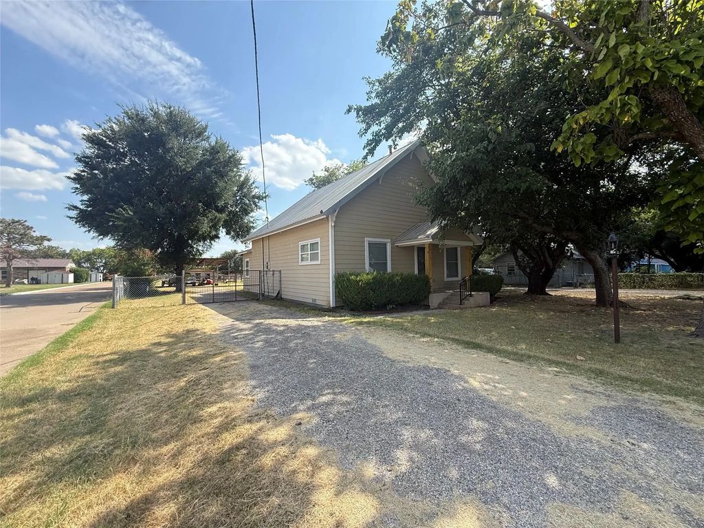 1009 W 7th Street, Justin