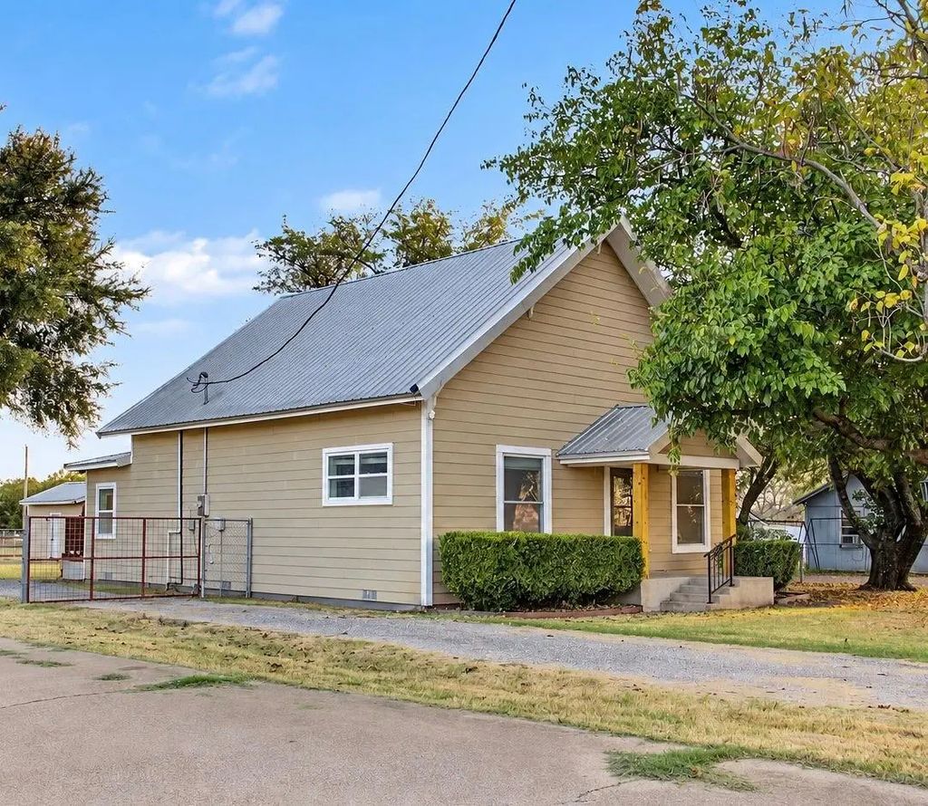1009 W 7th Street, Justin