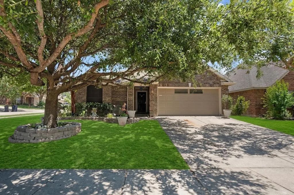 10032 Chrysalis Drive, Fort Worth