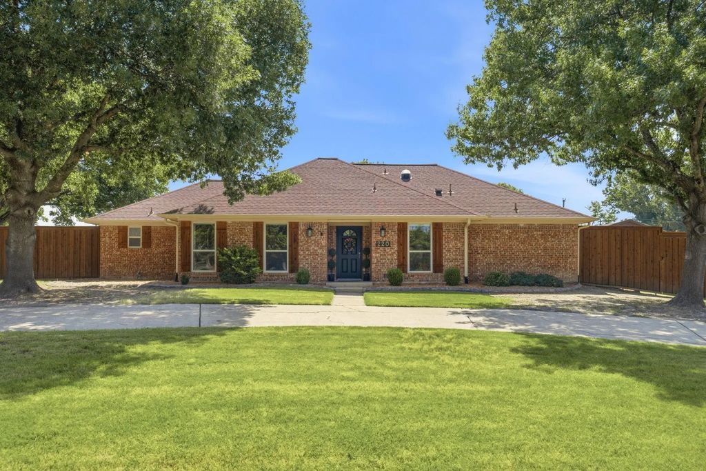 220 Dale Drive, New Hope
