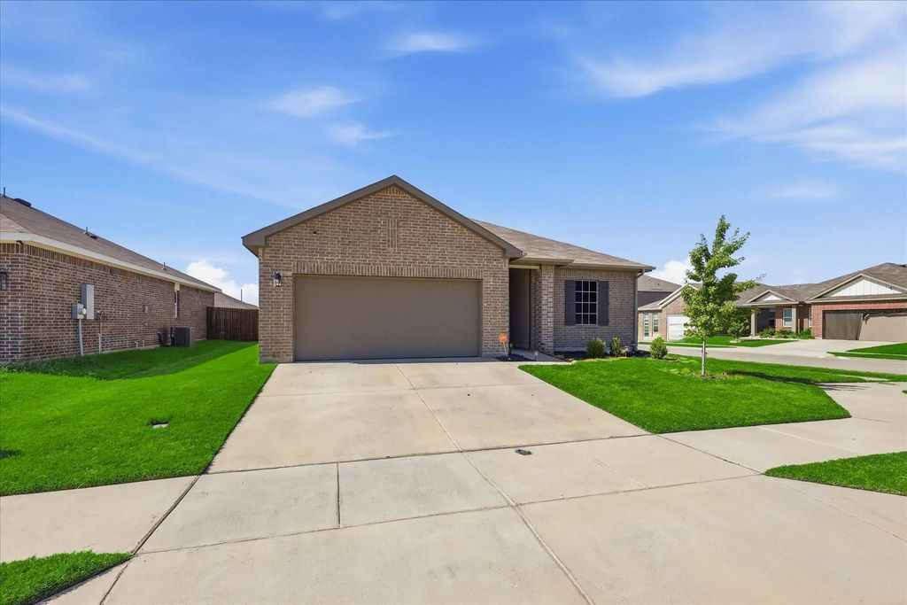 5345 Hull Court, Fort Worth