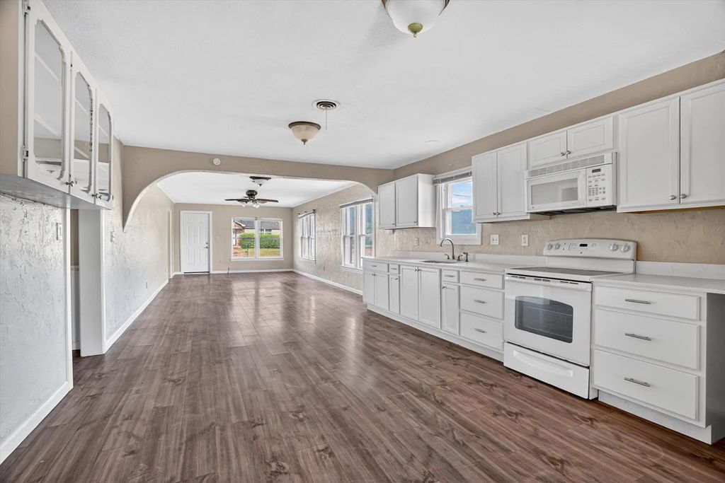 320 & 316 N 2nd Street, Jacksboro