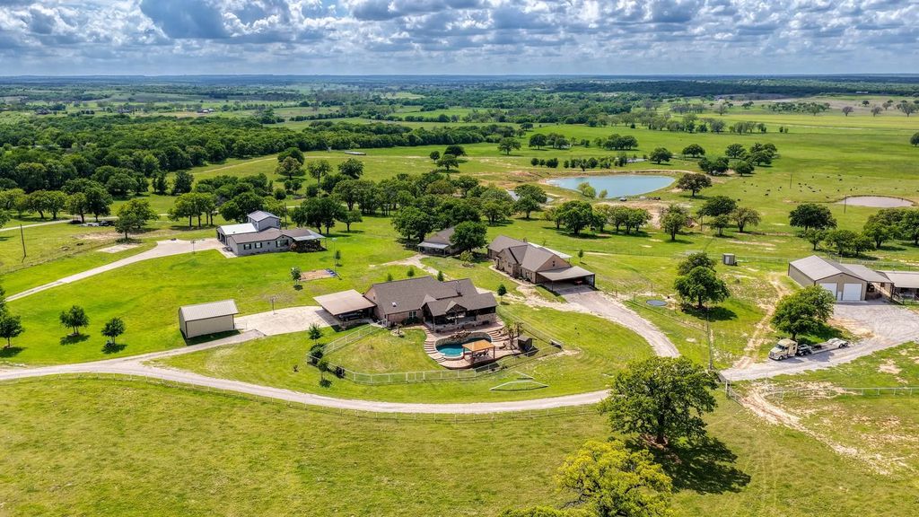 303 Private Road 3365, Boyd