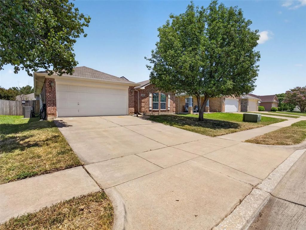9612 Linton Drive, Fort Worth