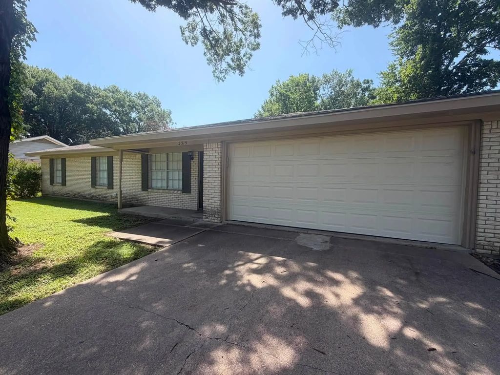 2315 W Park Avenue, Corsicana