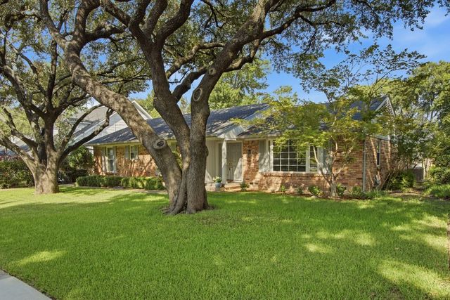939 Blue Lake Circle, Richardson