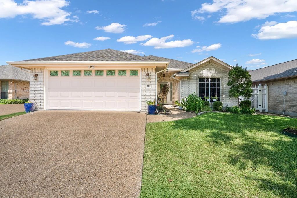 210 Bluebonnet Lane, Waxahachie